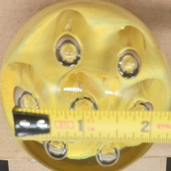 Art glass yellow swirl paperweight with teardrop bubbles - Picture 4 of 7